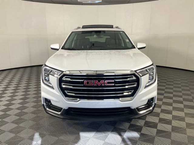 Used 2024 GMC Terrain SLT w/ Infotainment Package II image 2