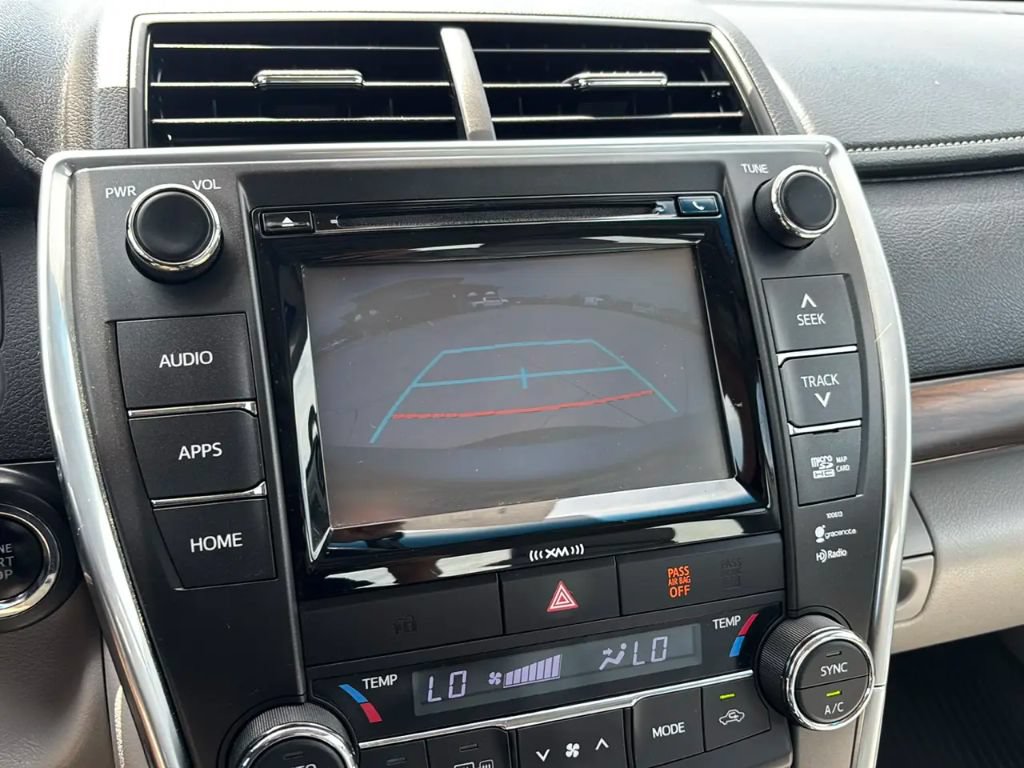 Used 2016 Toyota Camry XLE FWD image 16