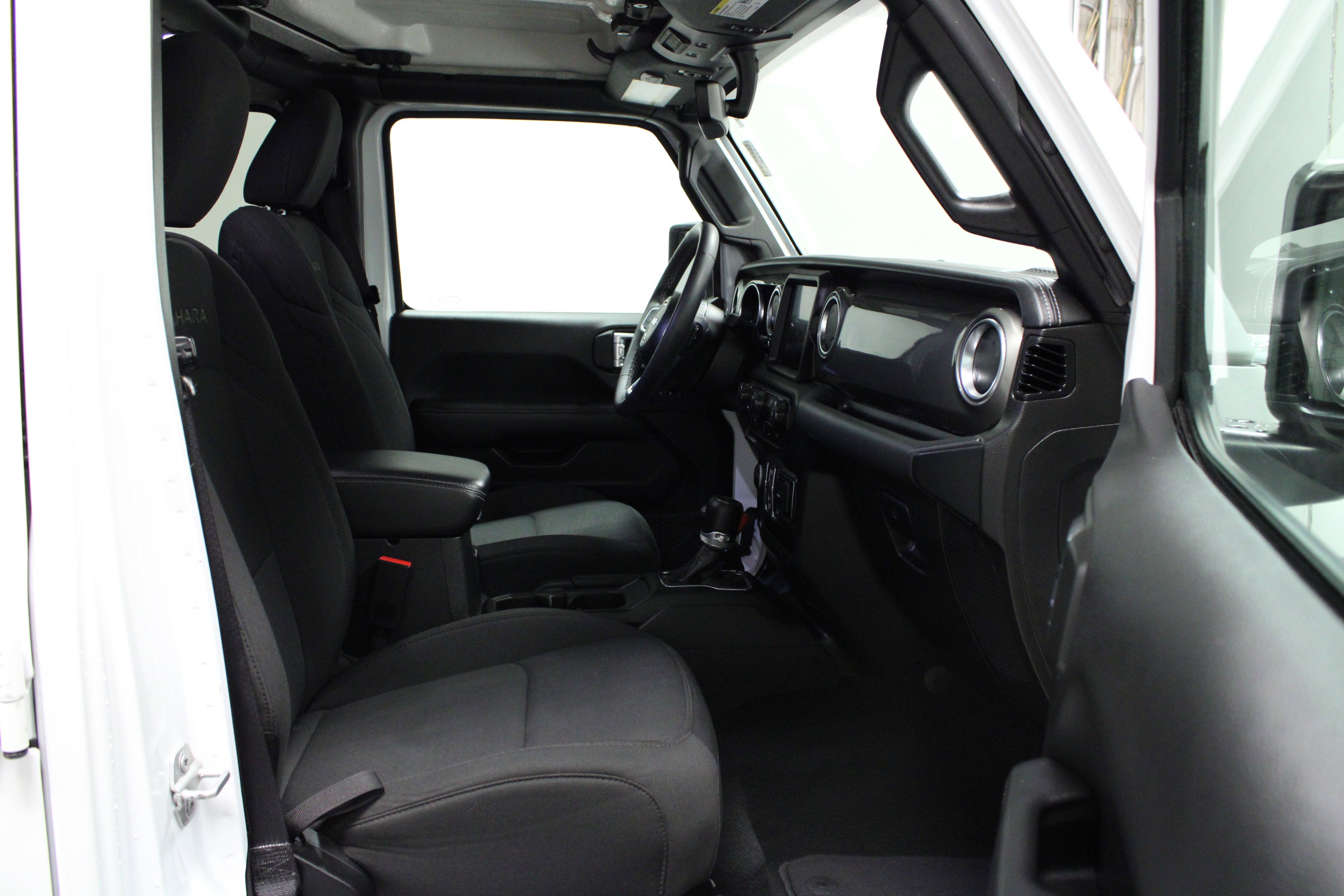 Used 2023 Jeep Wrangler Sahara AWD/4WD image 16