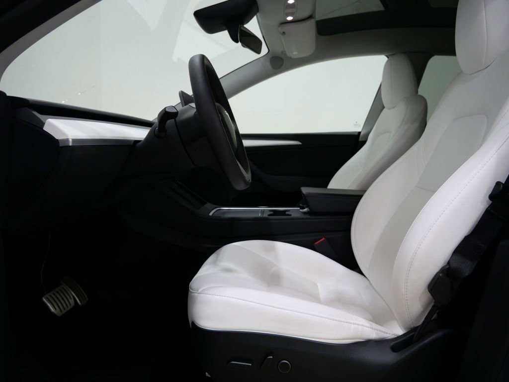 Used 2023 Tesla Model Y Performance image 13