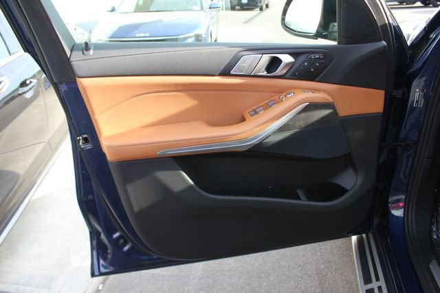 Used 2022 BMW X7 xDrive40i w/ Premium Package AWD/4WD image 21