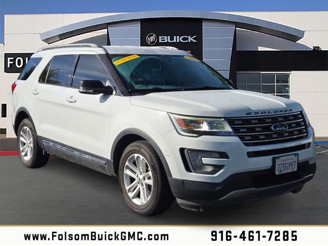 Used 2017 Ford Explorer XLT image 1