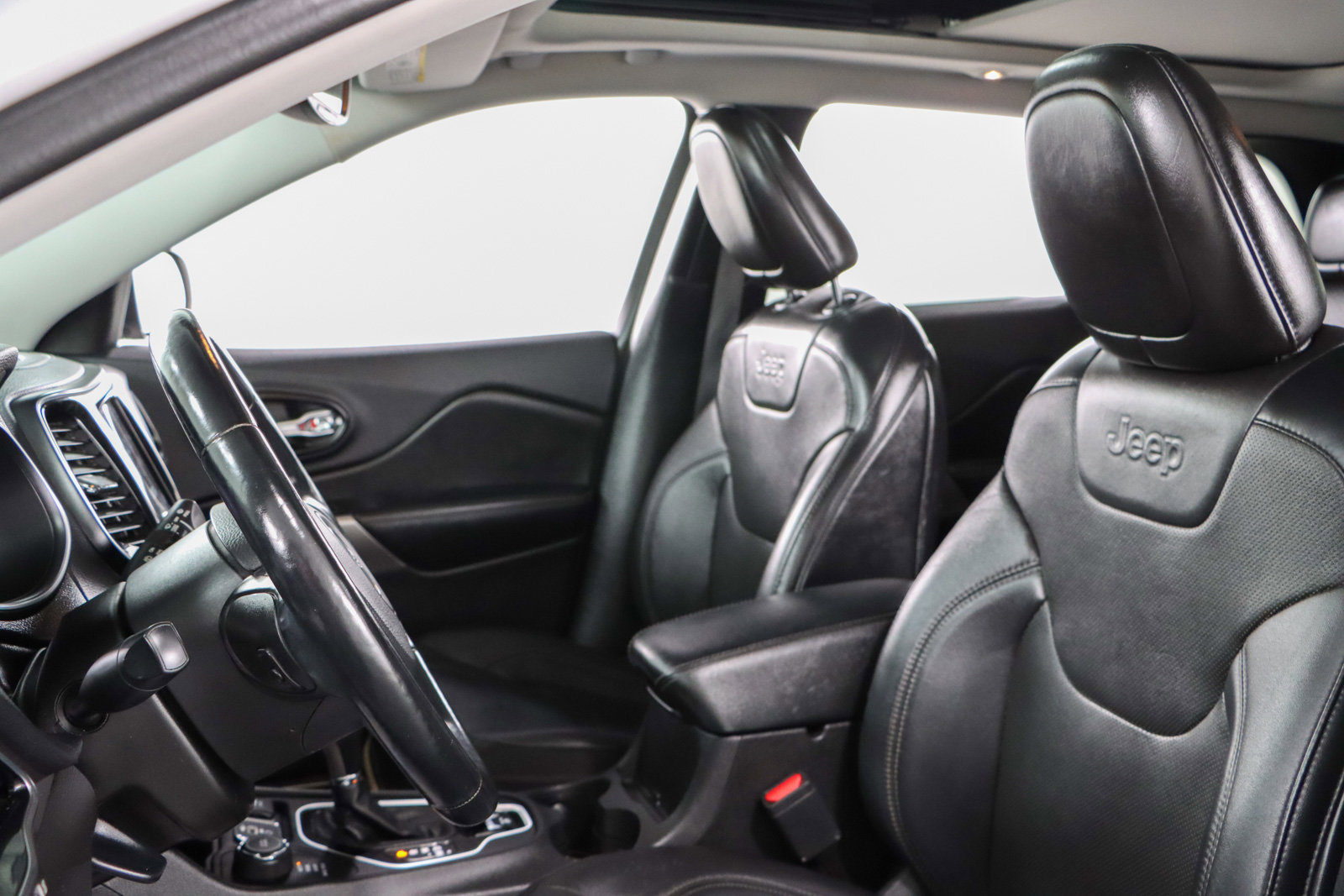 Used 2021 Jeep Cherokee Limited image 24