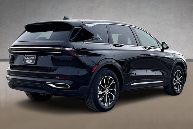 Used 2025 Lincoln Nautilus Premier AWD/4WD image 2