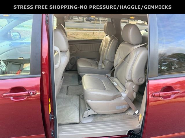 Used 2010 Toyota Sienna XLE image 26