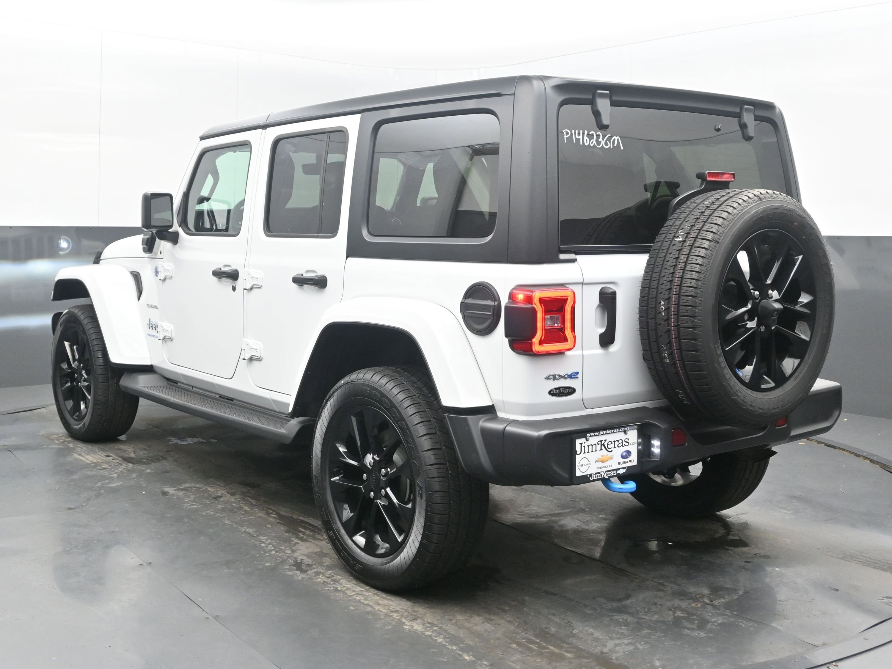 Used 2023 Jeep Wrangler Sahara image 8