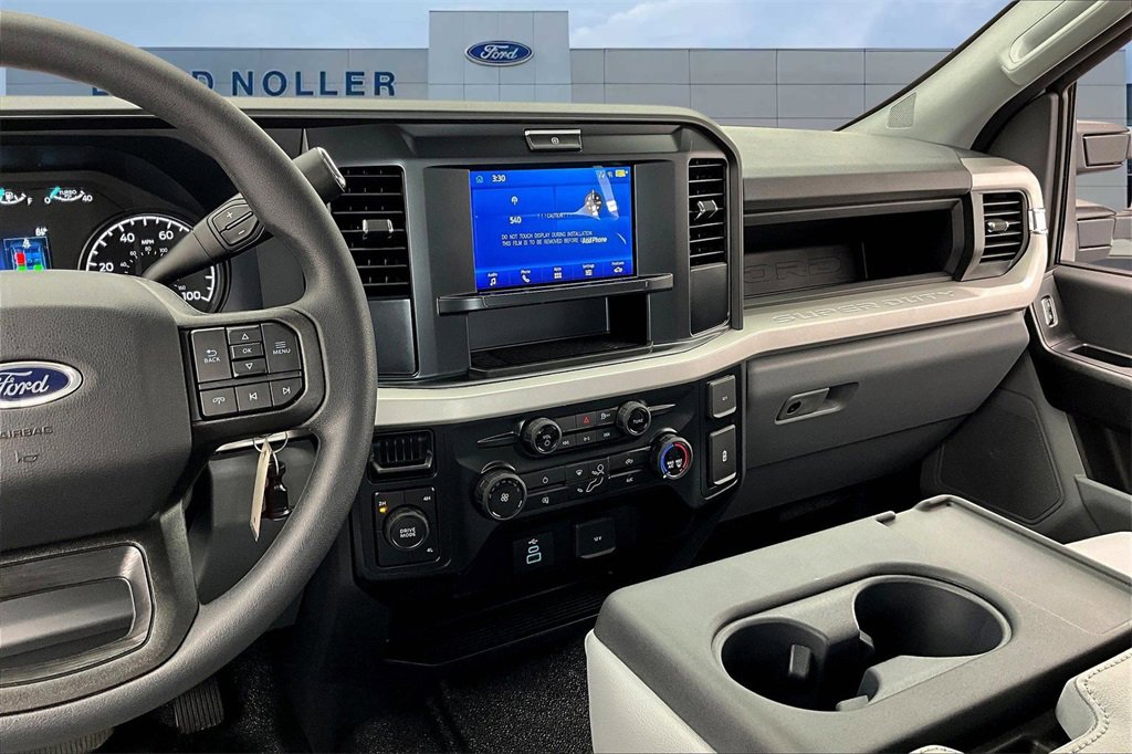 New 2026 Ford F350 4x4 Crew Cab DRW Super Duty image 6