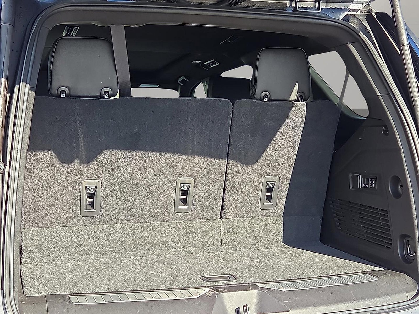 Used 2021 GMC Yukon Denali image 9