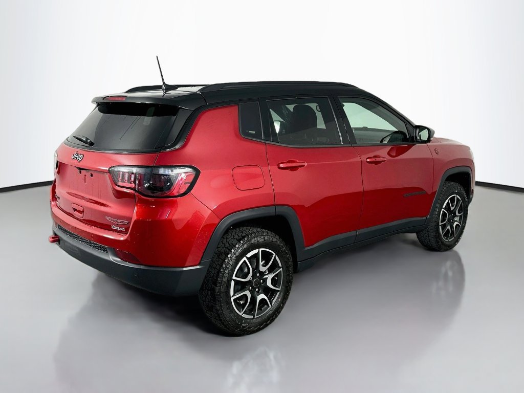 New 2026 Jeep Compass Trailhawk w/ Sun, Sound & Navigation Group AWD/4WD image 7