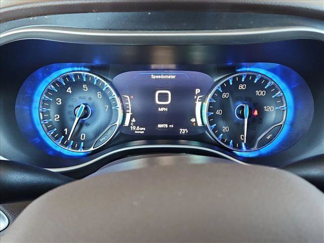 Used 2020 Chrysler Pacifica Touring-L Plus w/ Tire & Wheel Group FWD image 11