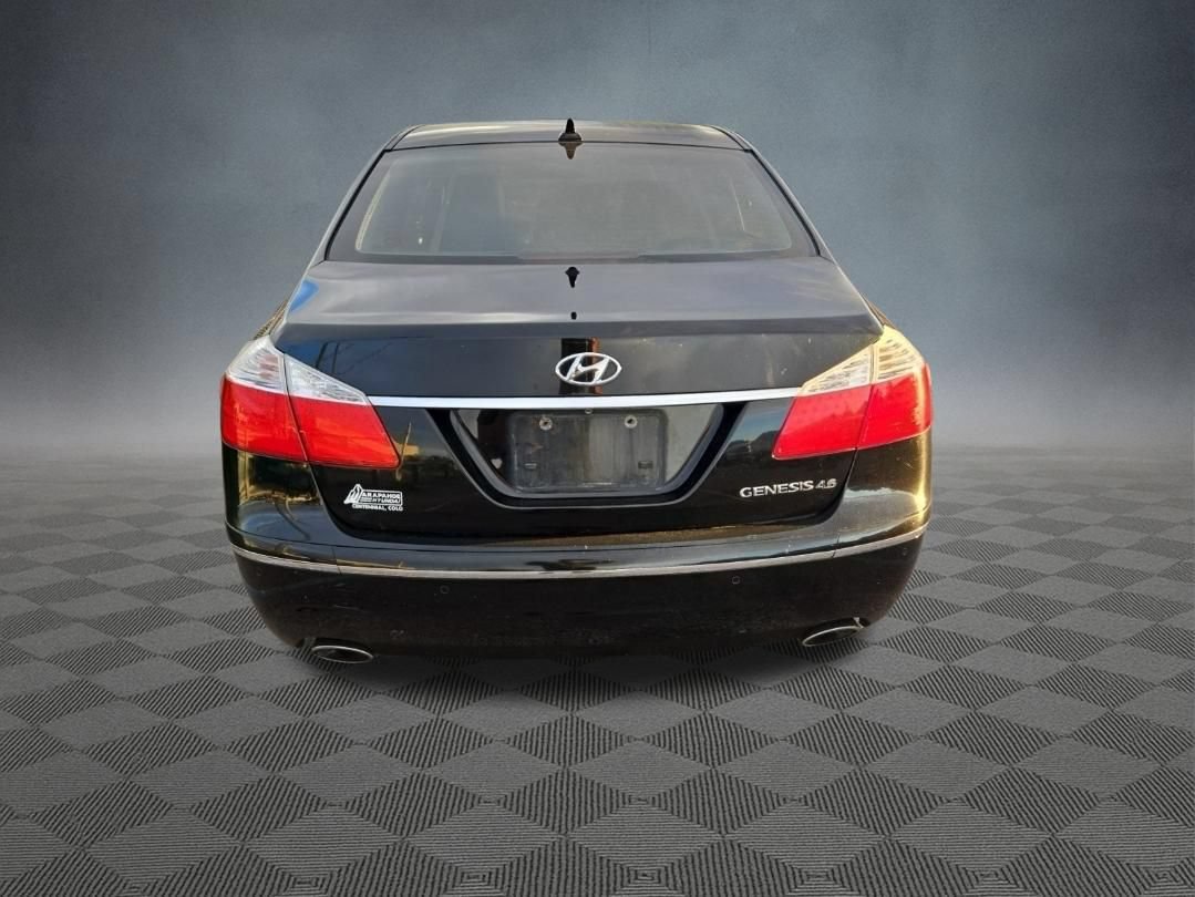 Used 2011 Hyundai Genesis 4.6 RWD image 3