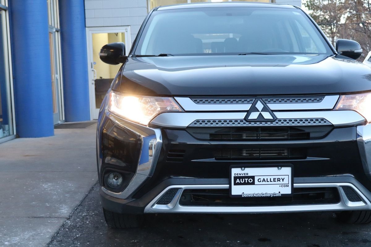 Used 2019 Mitsubishi Outlander SE image 34