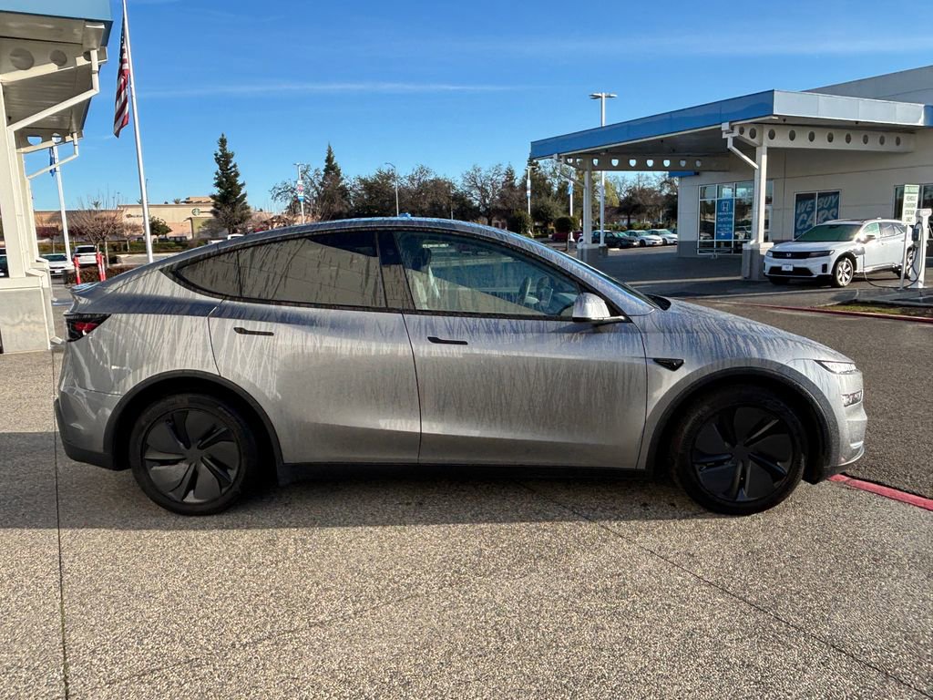 Used 2026 Tesla Model Y AWD image 3