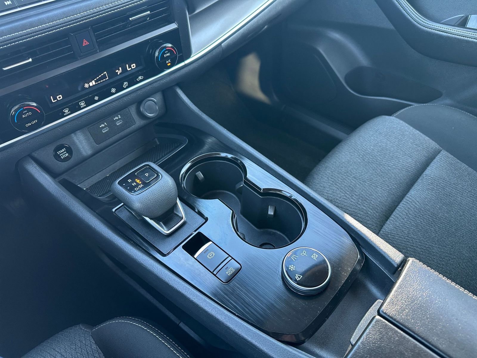 Used 2025 Nissan Rogue SV image 42