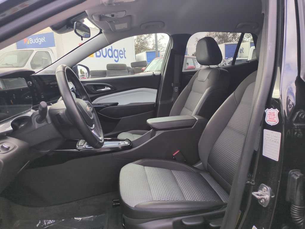 Used 2025 Chevrolet Trax LT w/ LT Convenience Package FWD image 23
