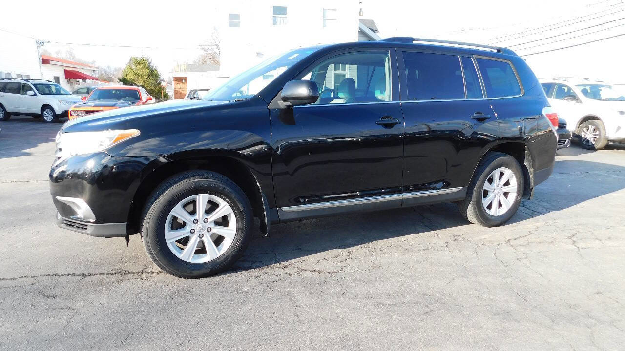 Used 2012 Toyota Highlander SE w/ Tow Pkg AWD/4WD image 3