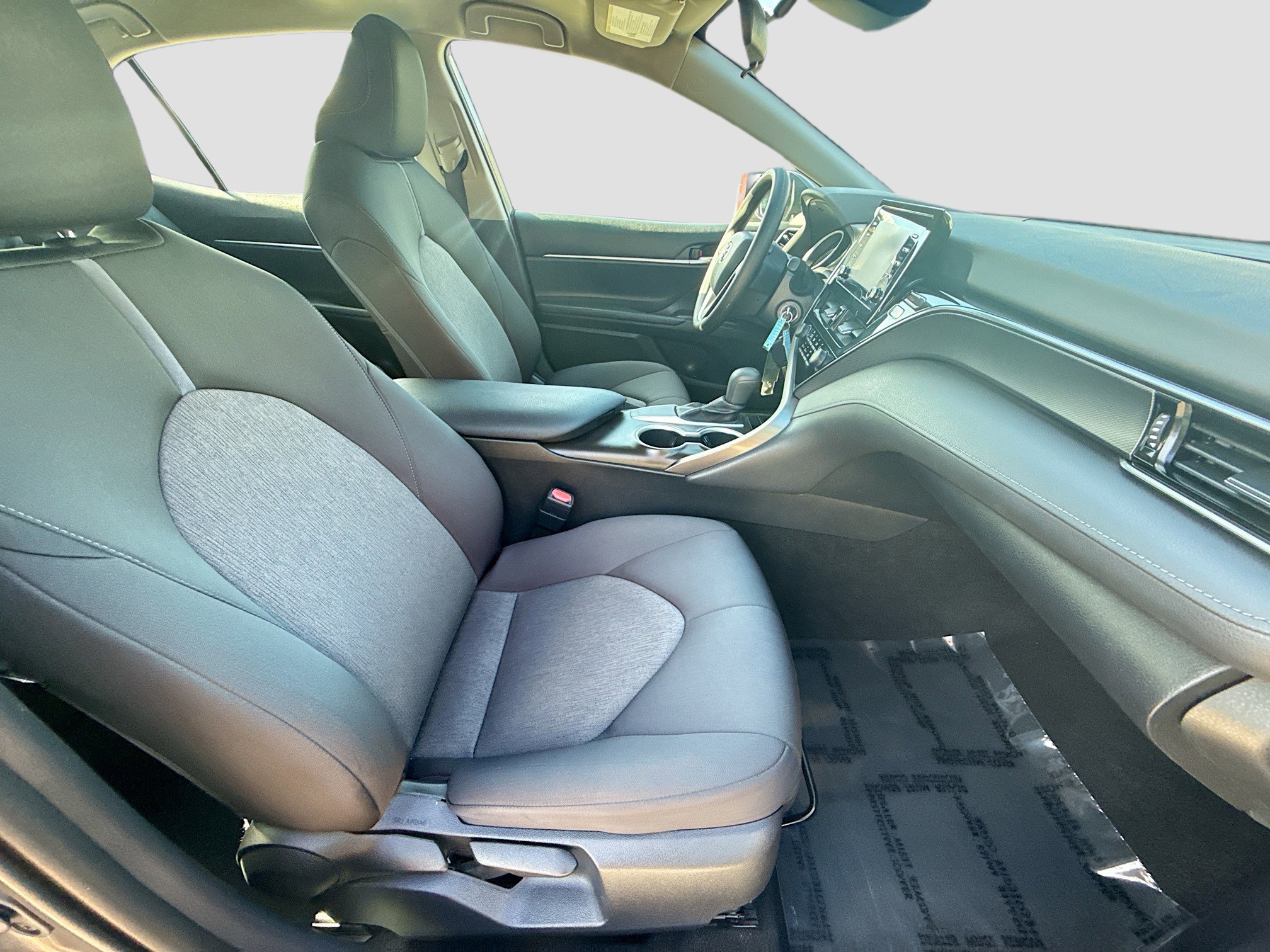 Used 2021 Toyota Camry LE FWD image 30