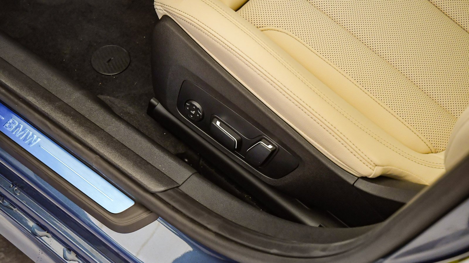 New 2026 BMW 330i Sedan w/ Premium Package image 21