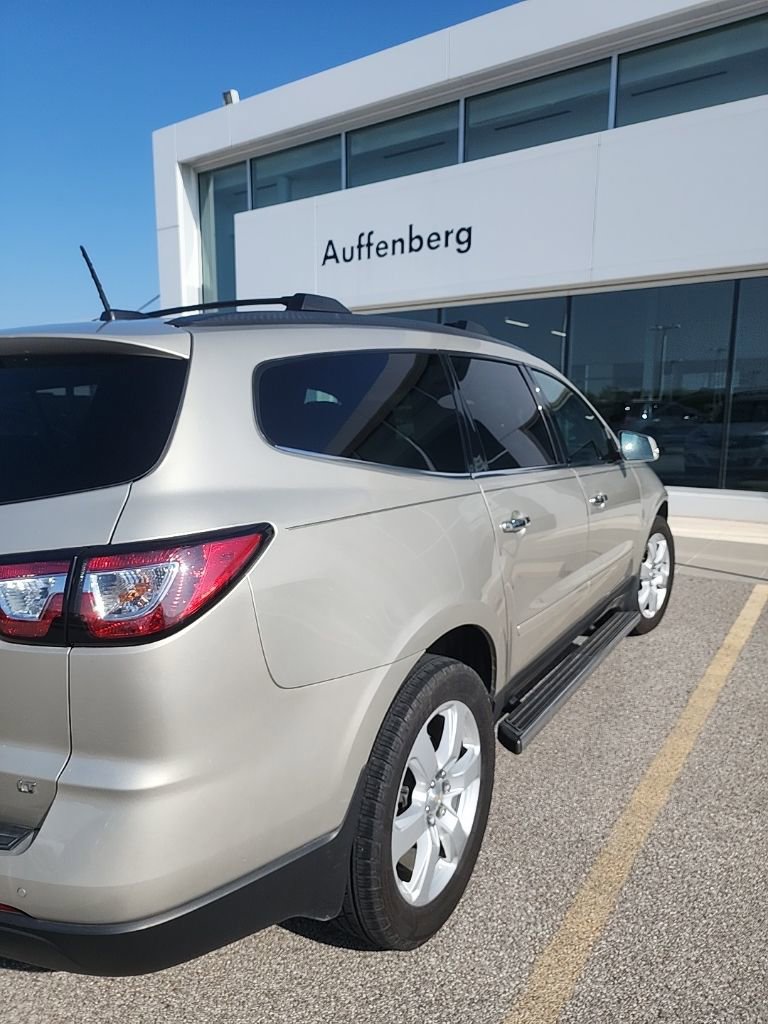 Used 2017 Chevrolet Traverse LT w/ Style and Technology Package image 6