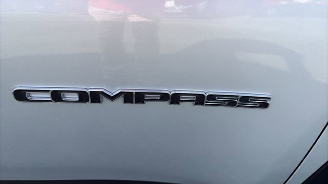 Used 2025 Jeep Compass Limited image 29
