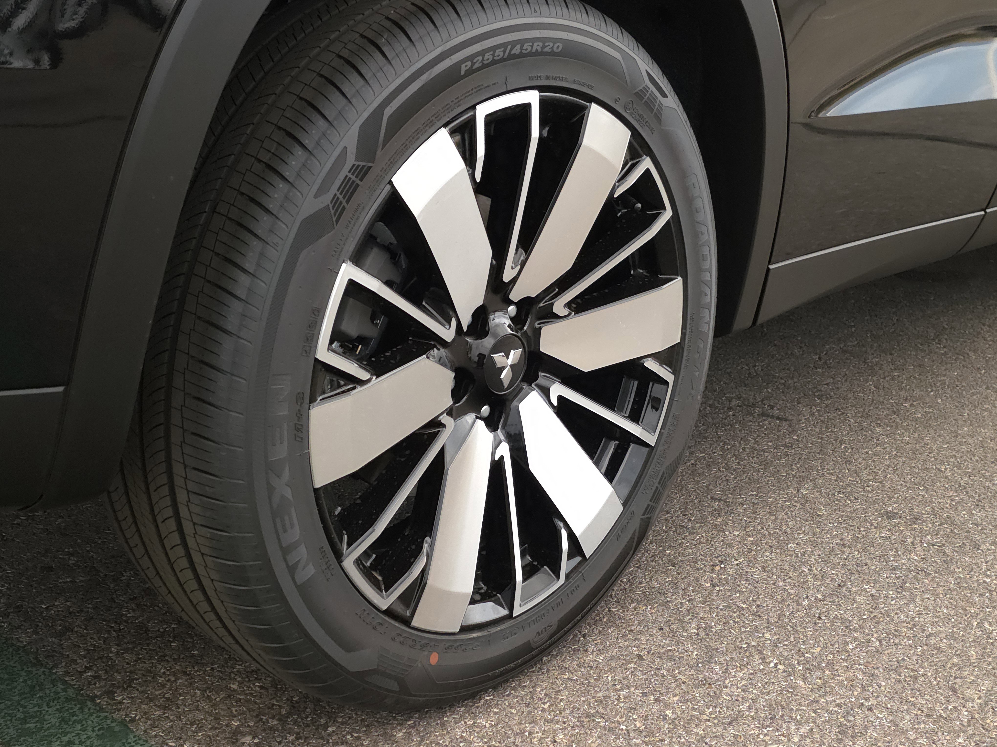 New 2025 Mitsubishi Outlander SE image 5