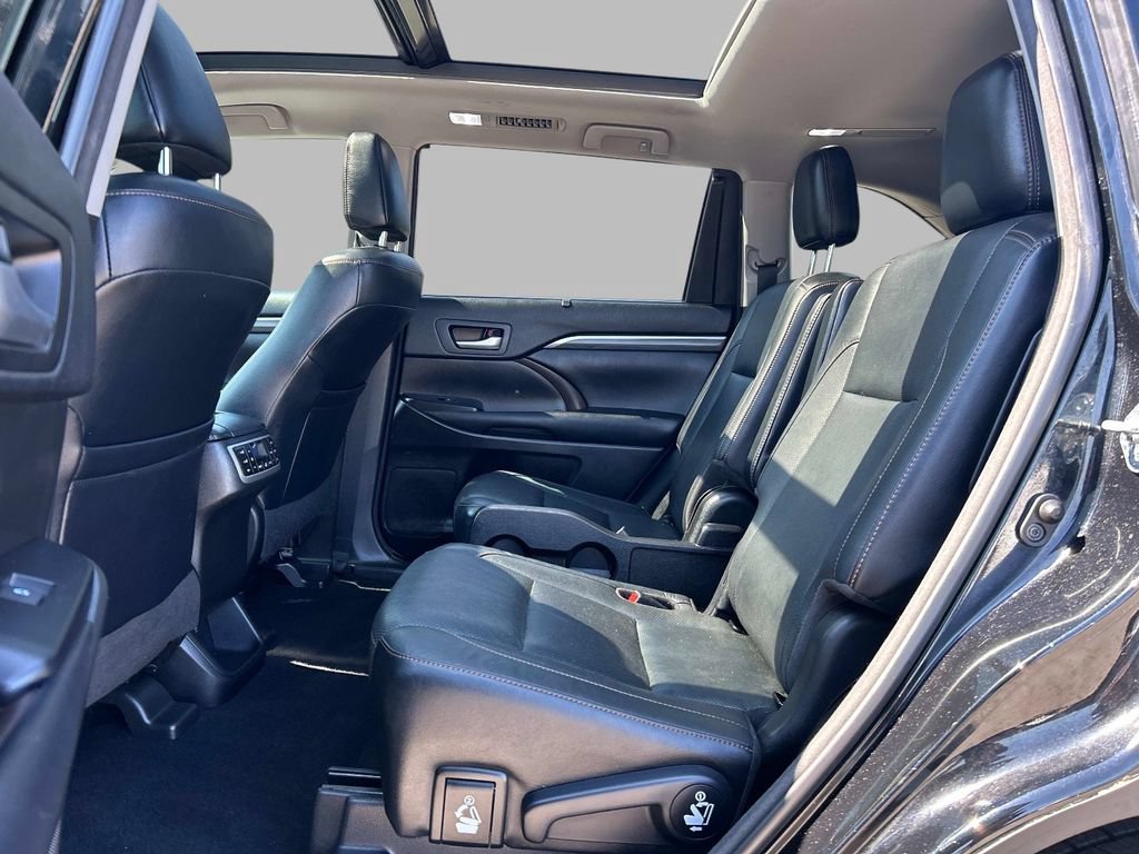 Used 2018 Toyota Highlander Limited Platinum AWD/4WD image 16