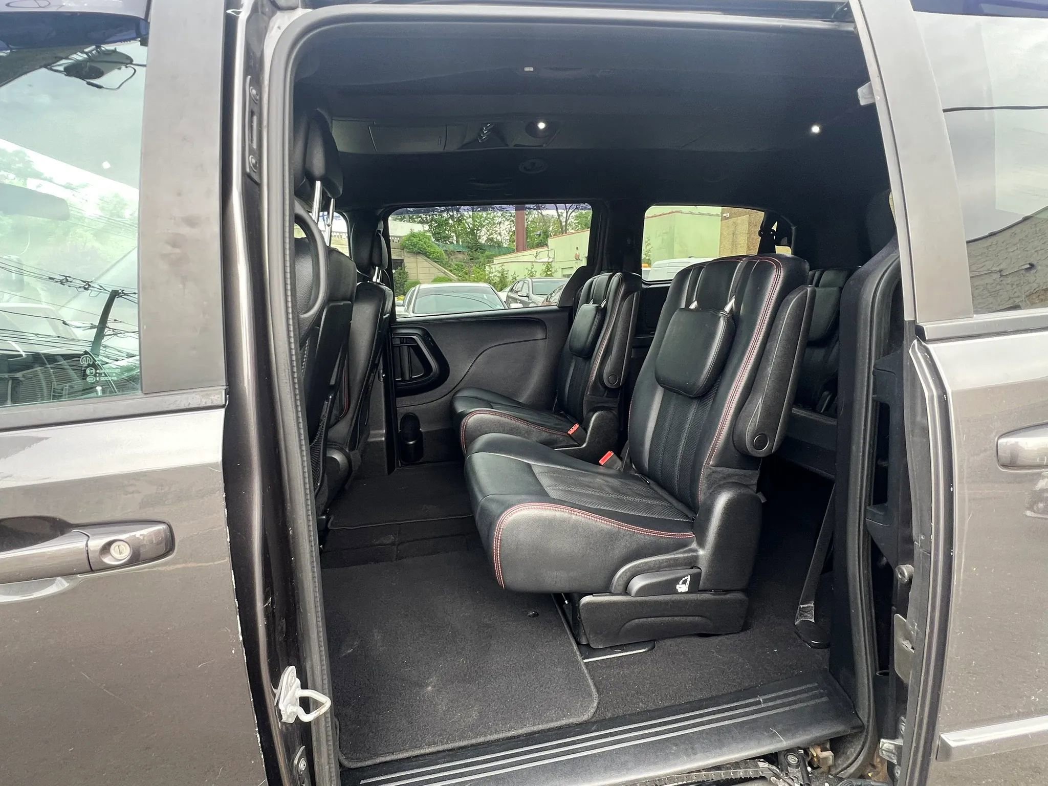 Used 2016 Dodge Grand Caravan R/T FWD image 29
