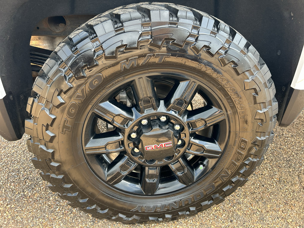 Used 2024 GMC Sierra 2500 AT4 w/ AT4 Premium Plus Package AWD/4WD image 8