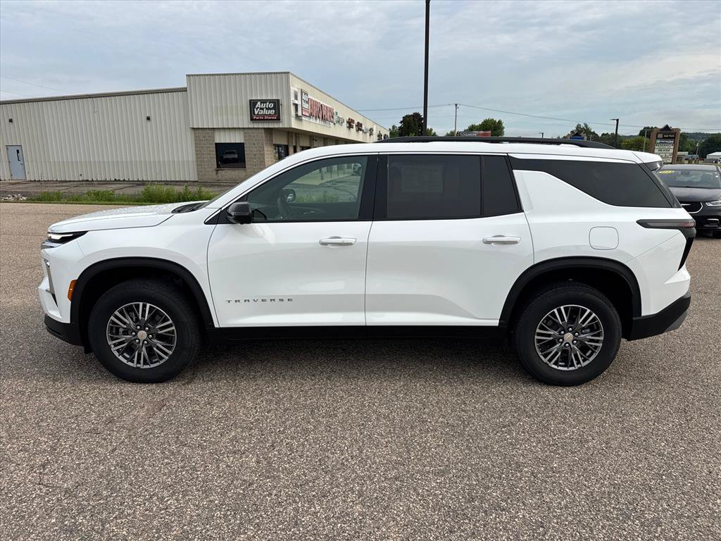 Used 2026 Chevrolet Traverse LT w/ Driver Confidence Package FWD image 2