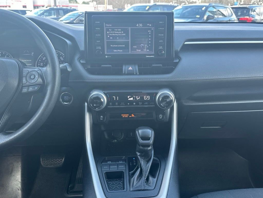 Used 2021 Toyota RAV4 XLE w/ Convenience Package FWD image 18