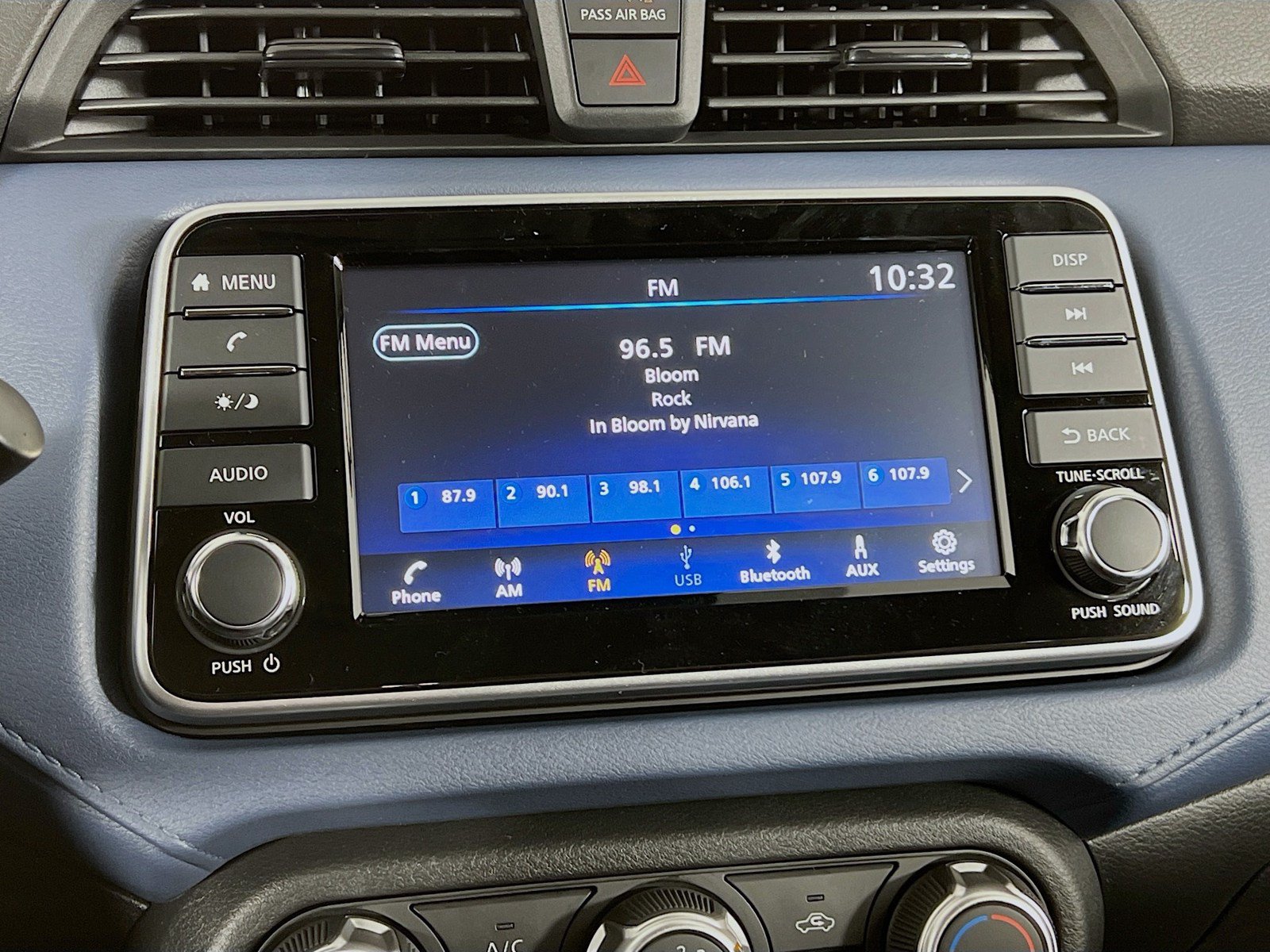 New 2025 Nissan Versa SV w/ Trunk Package FWD image 8