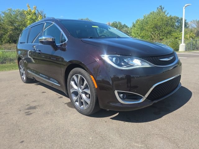 Used 2017 Chrysler Pacifica Limited w/ UConnect Theater Package FWD 360° Tour