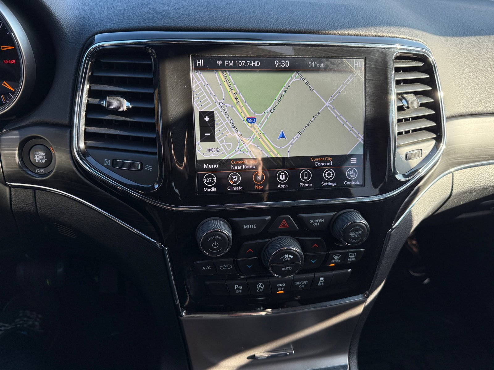 Used 2021 Jeep Grand Cherokee Limited w/ Luxury Group II image 12