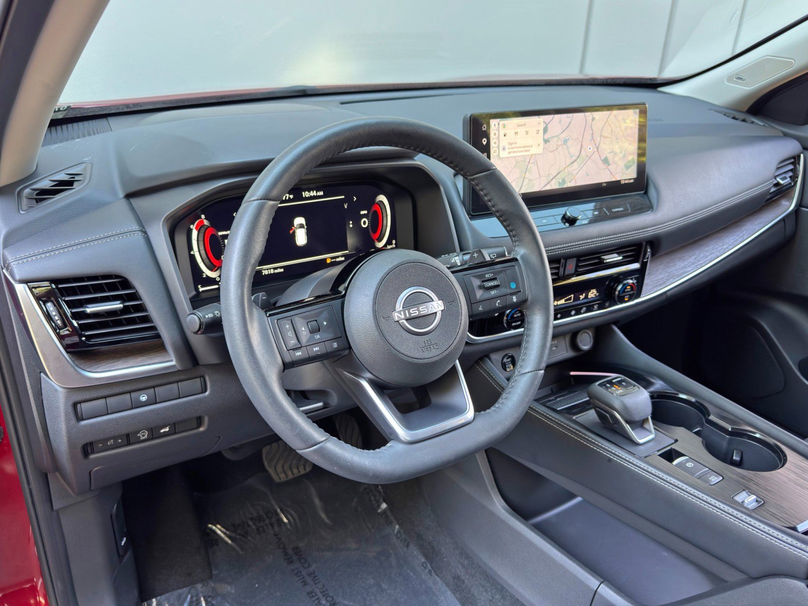 Used 2024 Nissan Rogue Platinum FWD image 13