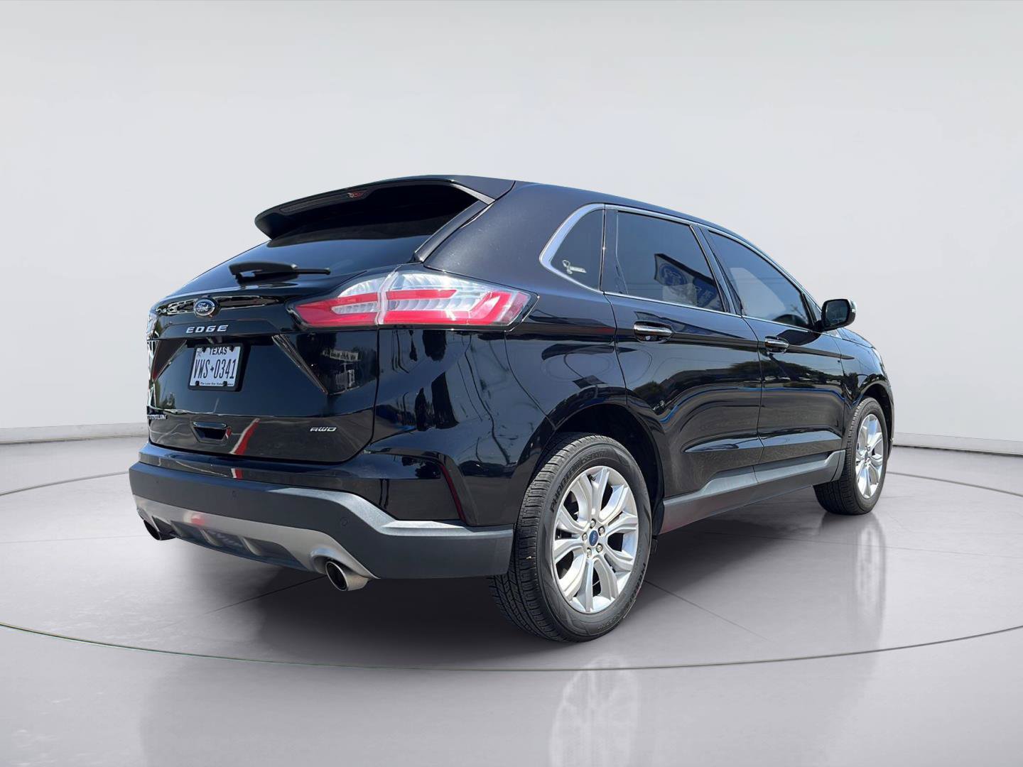 Used 2022 Ford Edge Titanium w/ Equipment Group 301A AWD/4WD image 3