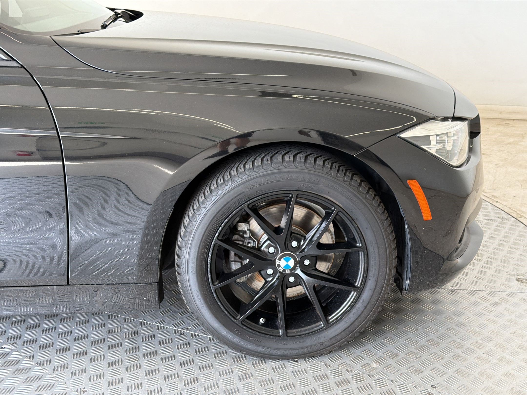 Used 2018 BMW 320i xDrive Sedan AWD/4WD image 13