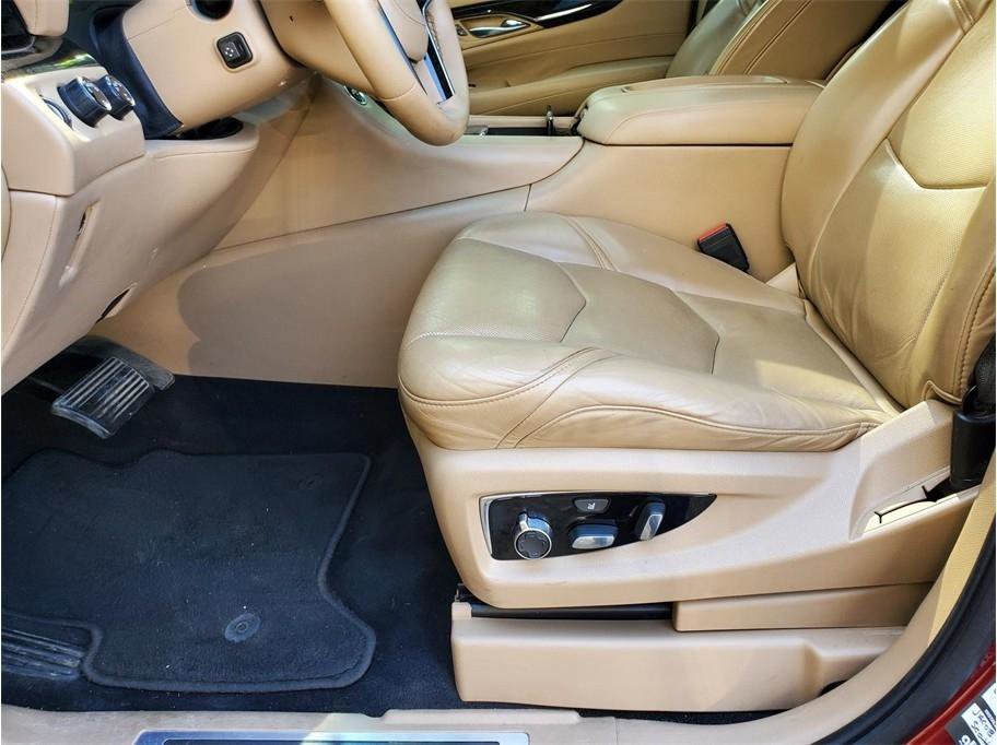 Used 2018 Cadillac Escalade ESV Platinum AWD/4WD image 30