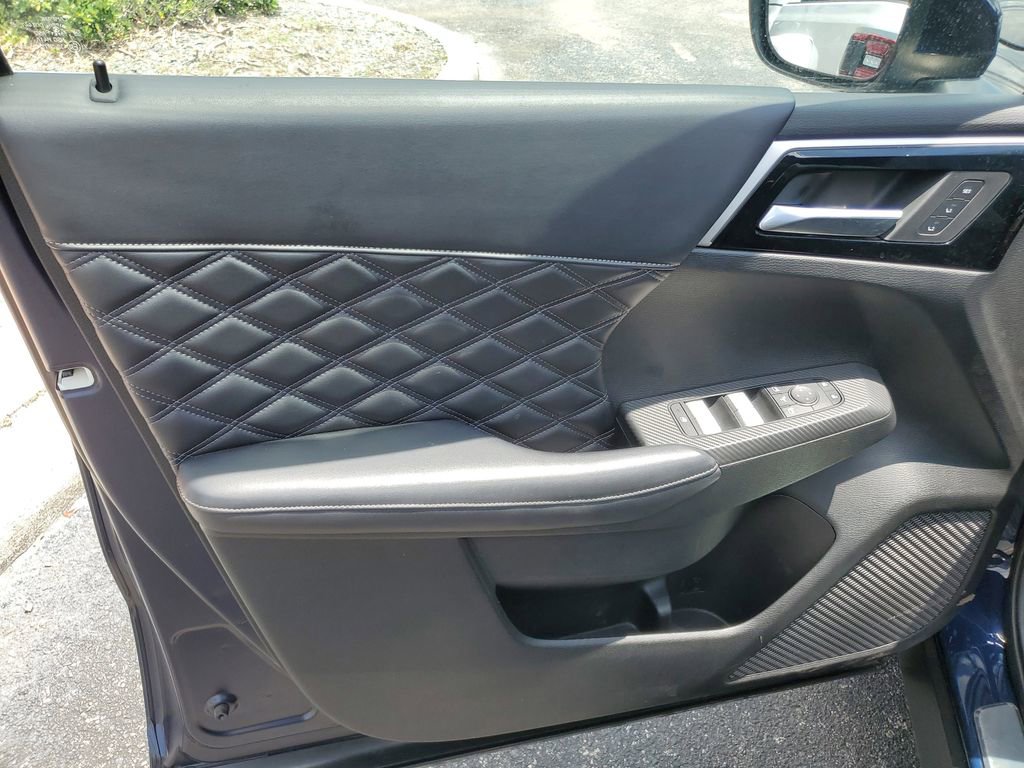 Used 2023 Mitsubishi Outlander SEL image 15