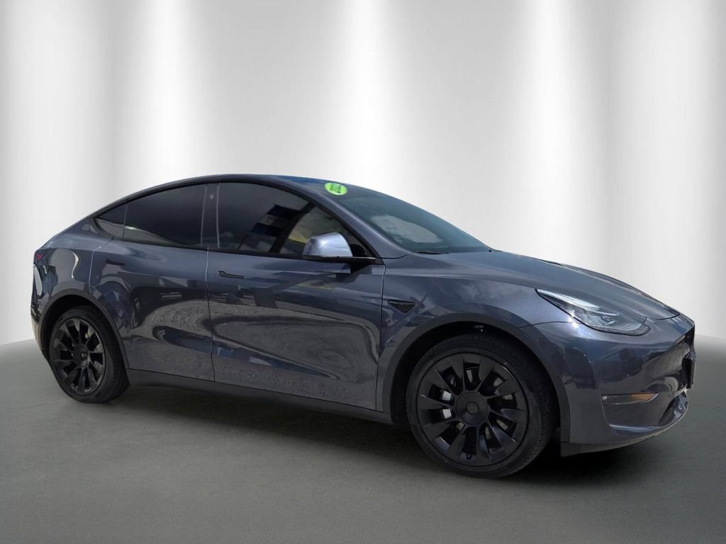 Used 2022 Tesla Model Y Long Range AWD/4WD image 2