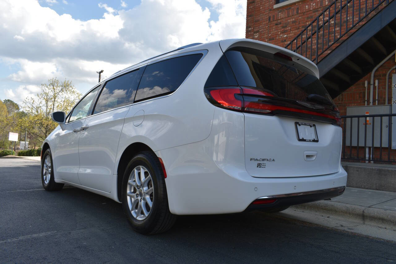 Used 2021 Chrysler Pacifica Touring-L image 37