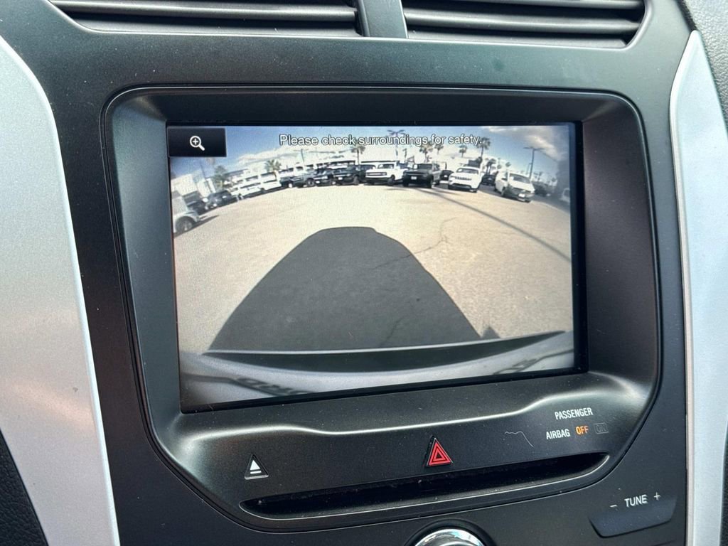 Used 2015 Ford Explorer XLT w/ Equipment Group 202B image 28