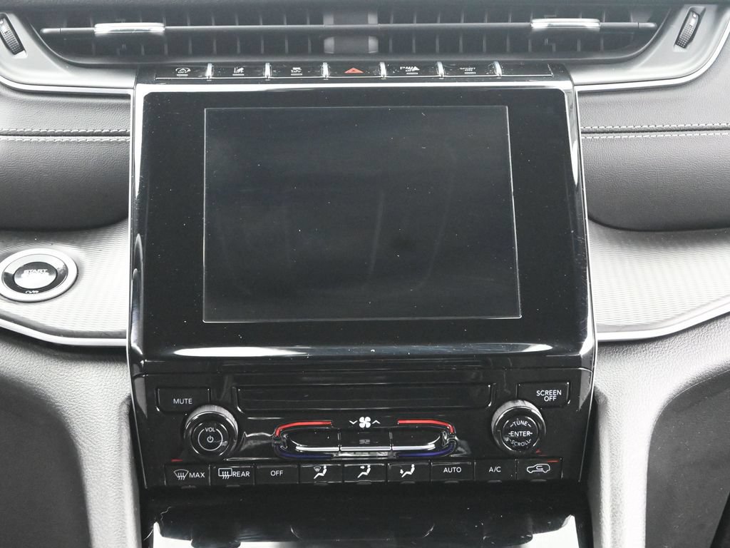 Used 2025 Jeep Grand Cherokee Laredo AWD/4WD image 30
