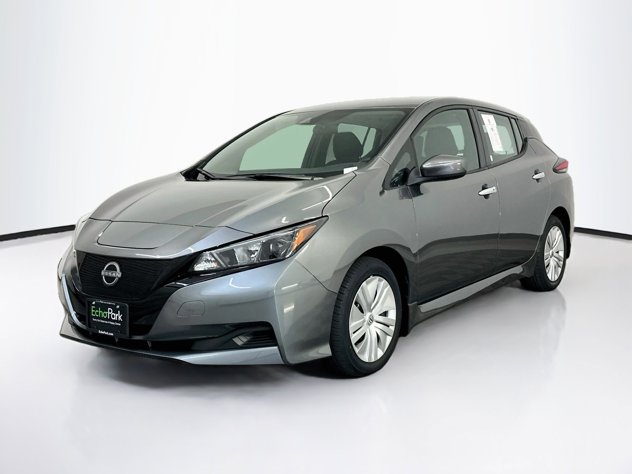 Used 2025 Nissan Leaf S FWD image 3