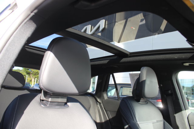 Used 2025 Mercedes-Benz GLC 300 4MATIC image 35