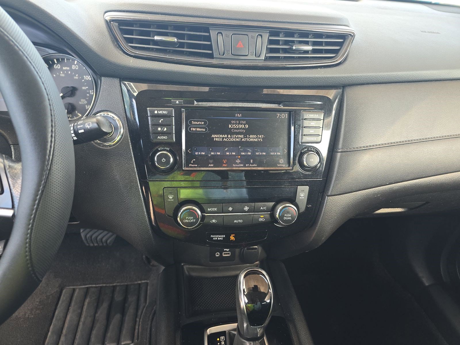 Used 2020 Nissan Rogue SV image 10