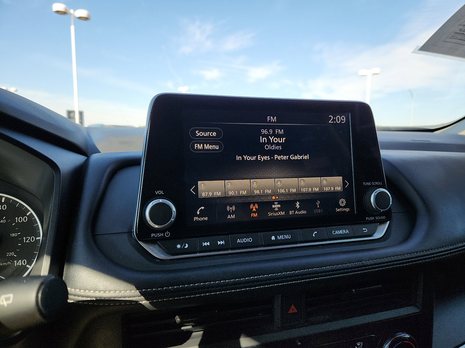 Used 2024 Nissan Rogue S image 19