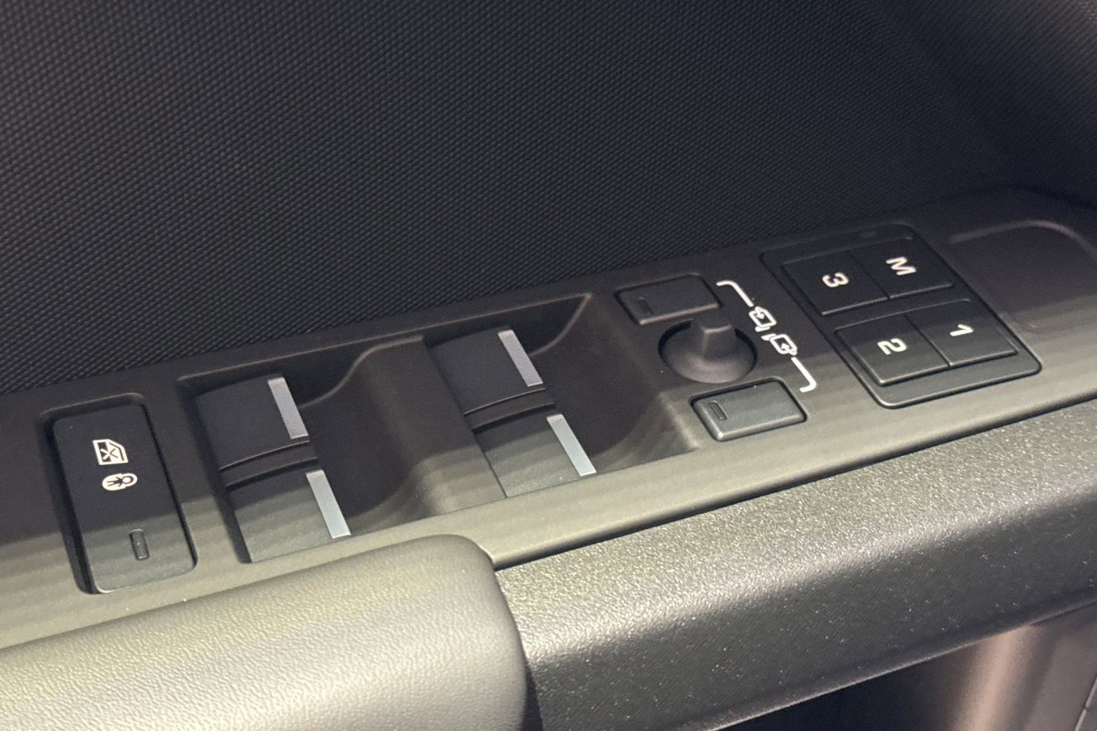 New 2026 Land Rover Defender 110 OCTA image 9