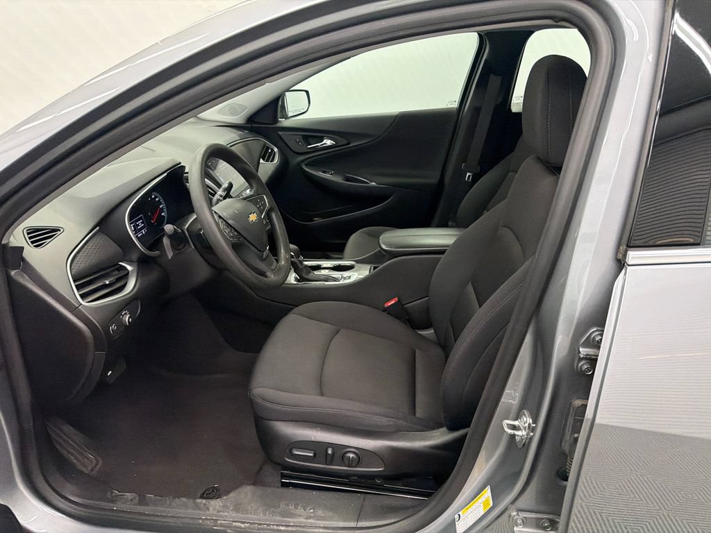 Used 2024 Chevrolet Malibu LT FWD image 9