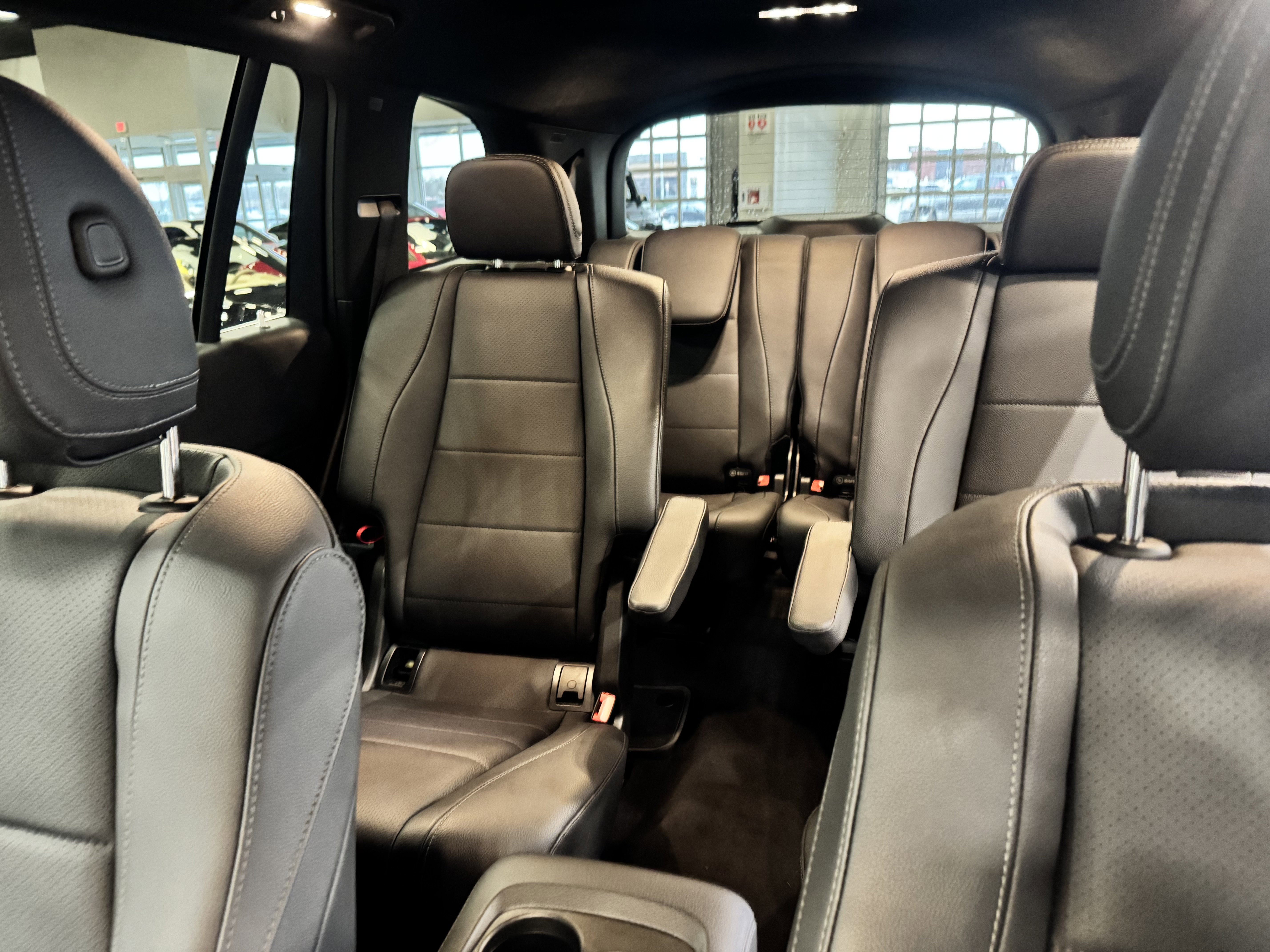 Used 2024 Mercedes-Benz GLS 450 4MATIC image 35