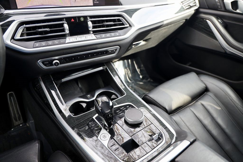 Used 2022 BMW X7 M50i w/ Cold Weather Package image 23